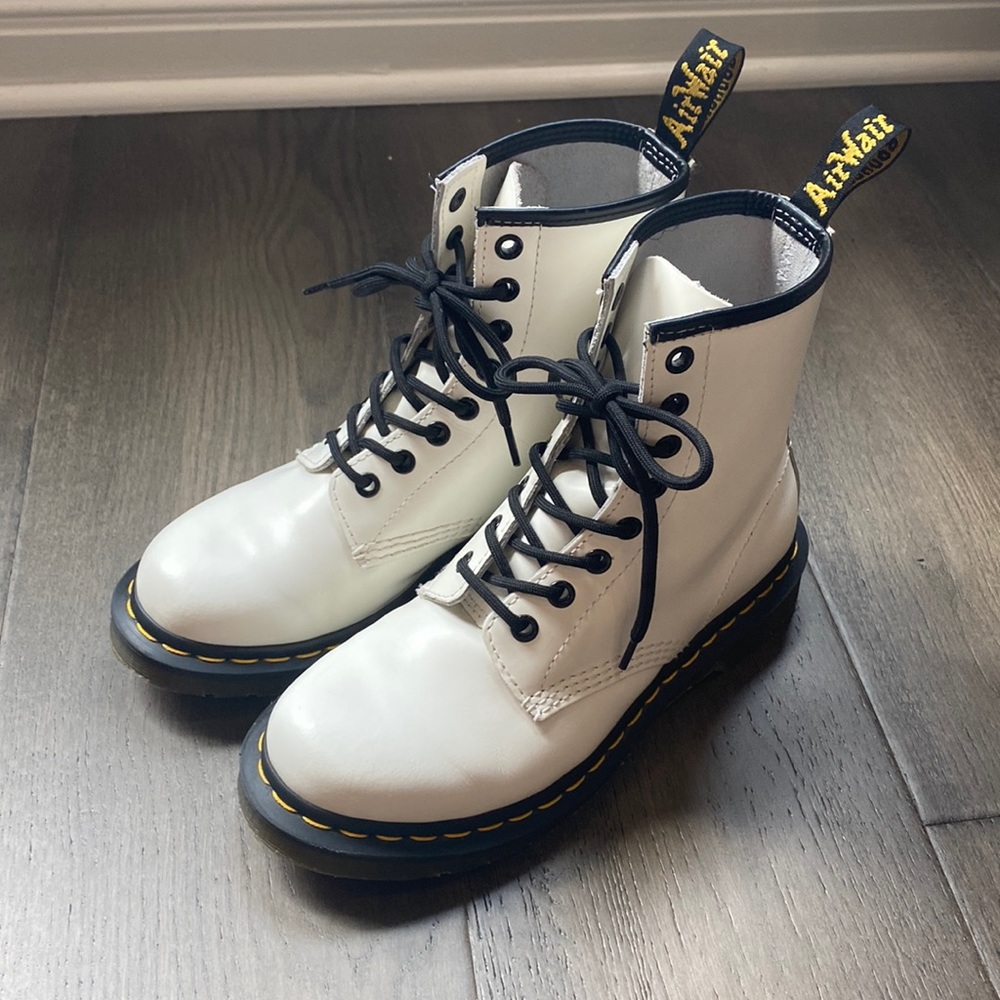Dr. Martens Like New! White boots size 6